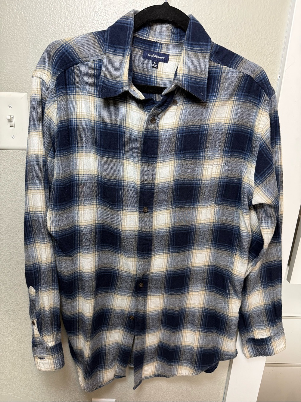 Croft & Barrow Men’s Medium Blue Plaid Flannel Button Down Shirt
